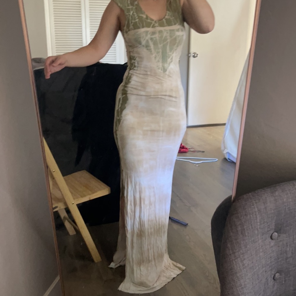 VERY LONG DRESS